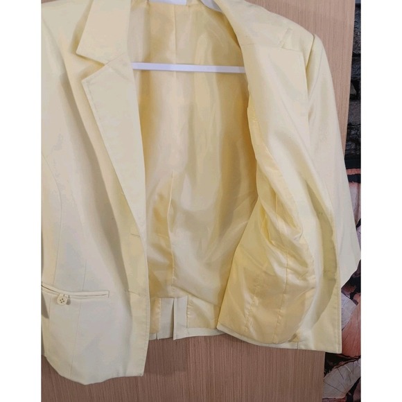 Dressbarn 16W Ladies Yellow Blazer Short Length Faux Front Pockets 2-Button - Picture 5 of 5